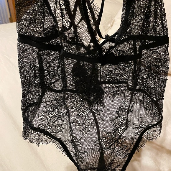 Lace bodysuit - Picture 4 of 5